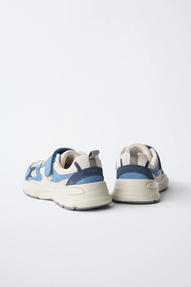 ATHLETIC SNEAKERS