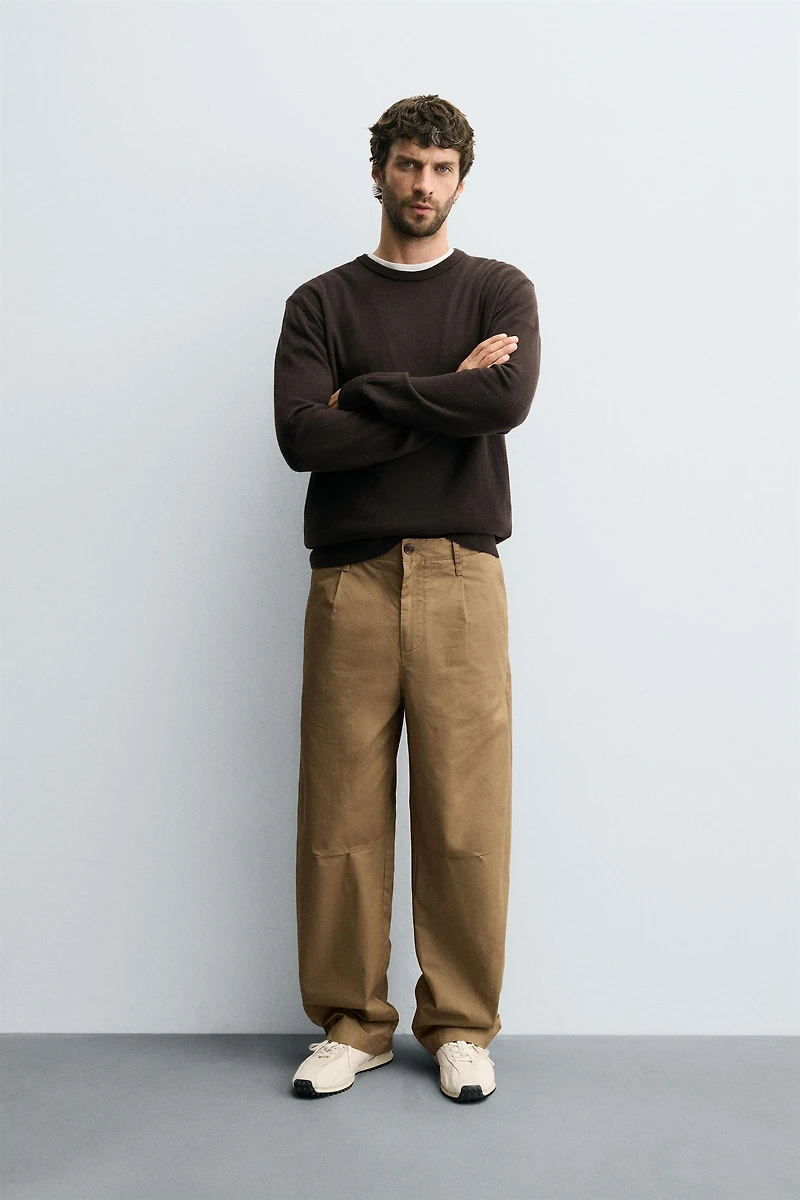 PANTALON CHINO COUPE DÉCONTRACTÉE À PLIS