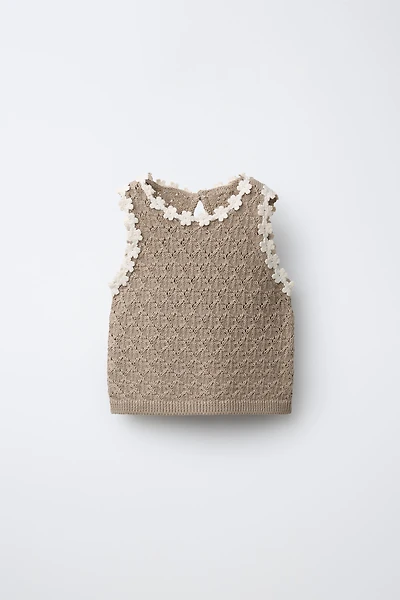 CROCHETED FLOWER KNIT TOP