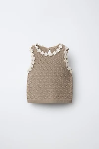 CROCHETED FLOWER KNIT TOP