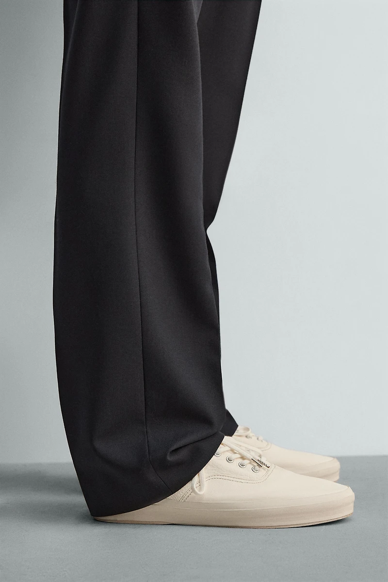 LEATHER SNEAKERS