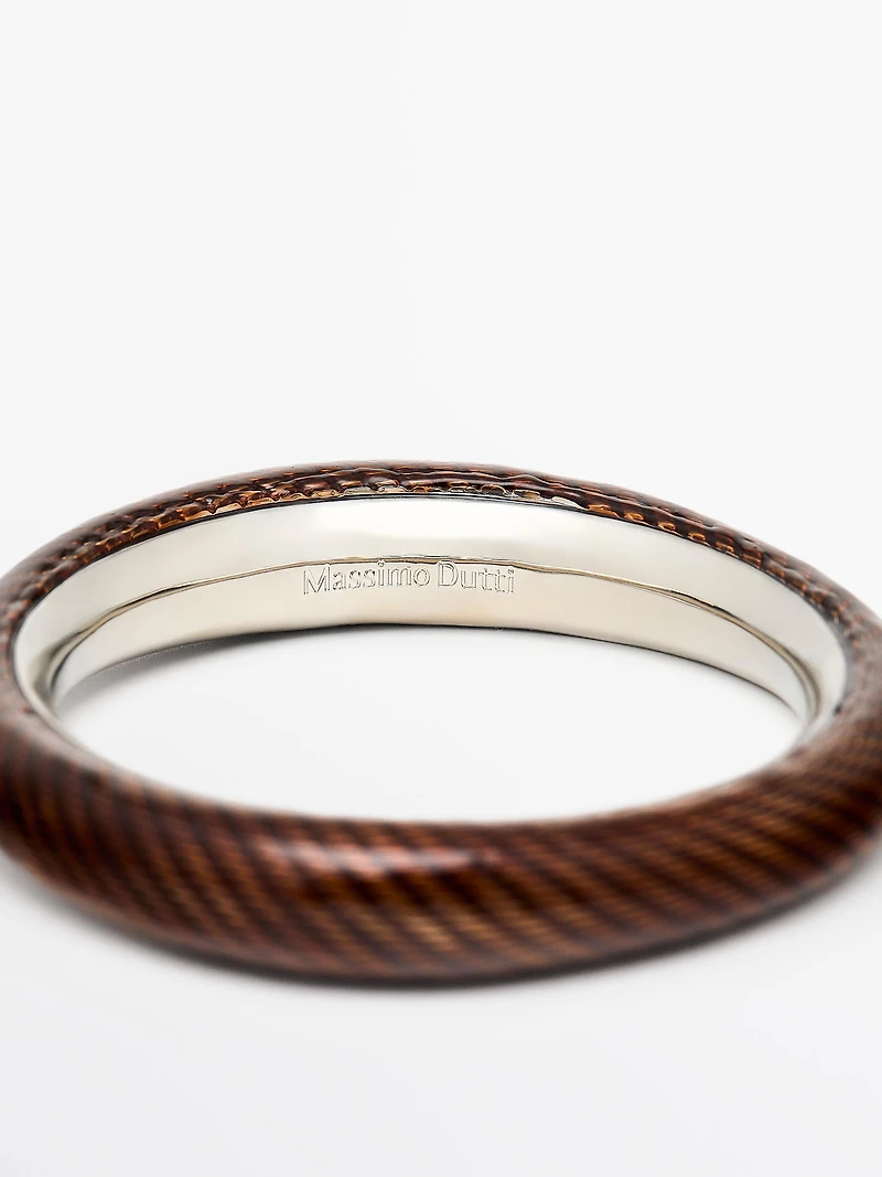 Textured enamelled bracelet