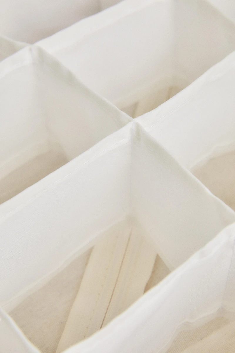 ORGANIZER BASKET WITH COMPARTMENTS