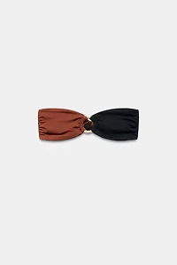 HAUT DE BIKINI BANDEAU AVEC DÉTAIL MÉTALLIQUE