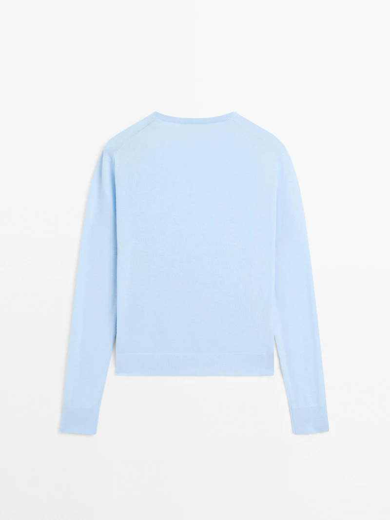 Wool blend knit sweater with crew neck