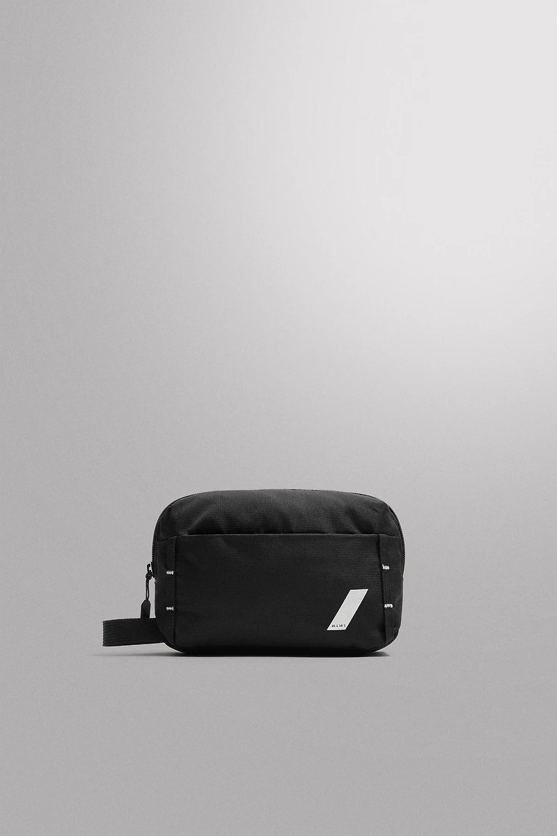 SPORTS TOILETRY BAG