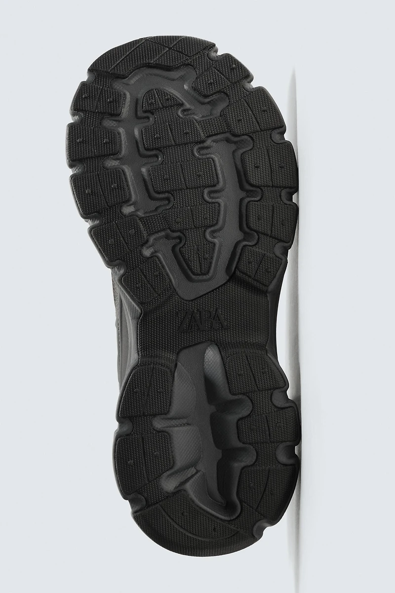 CHUNKY SOLE SNEAKERS