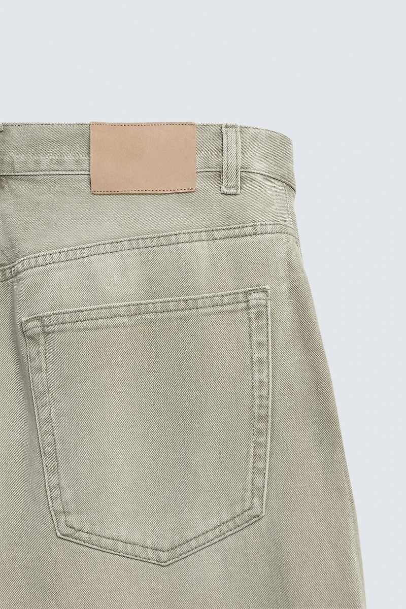 CONTRAST STRAIGHT FIT JEANS
