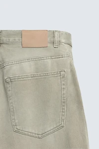 CONTRAST STRAIGHT FIT JEANS