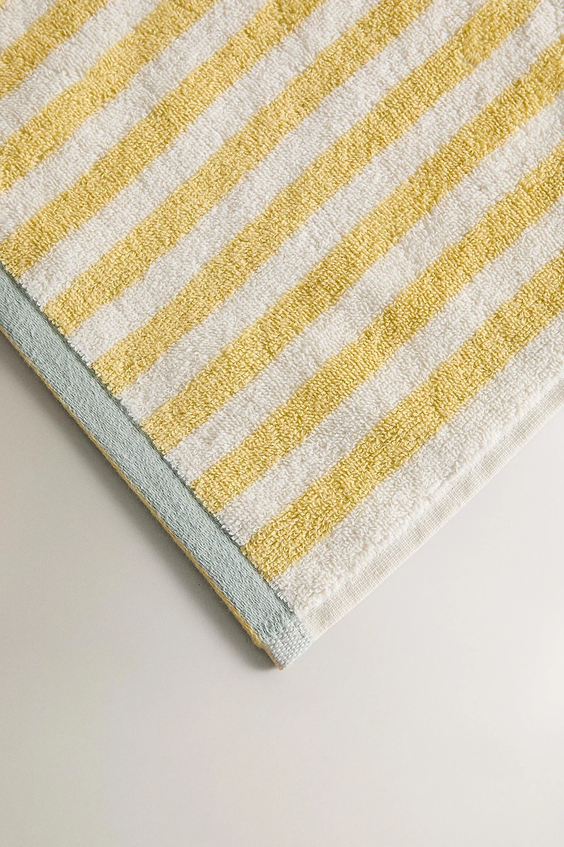 REVERSIBLE STRIPED BATH TOWEL