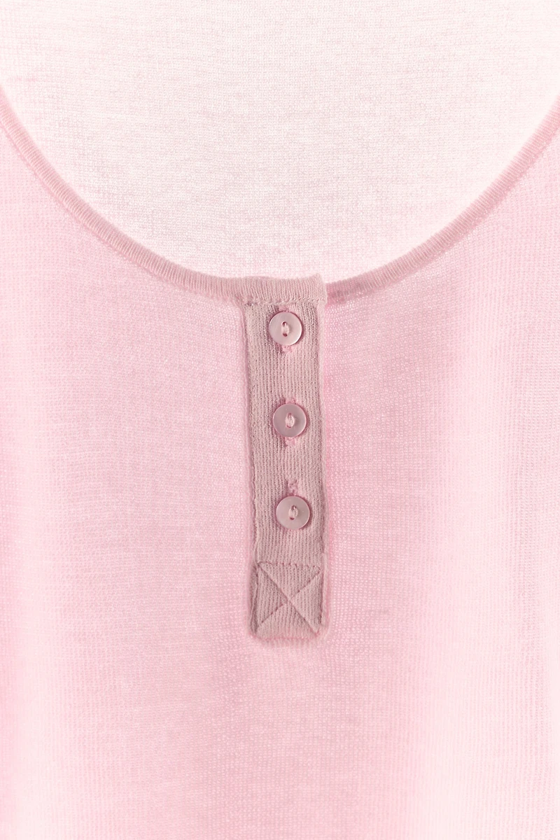 HAUT EN MAILLE BOUTONNÉ