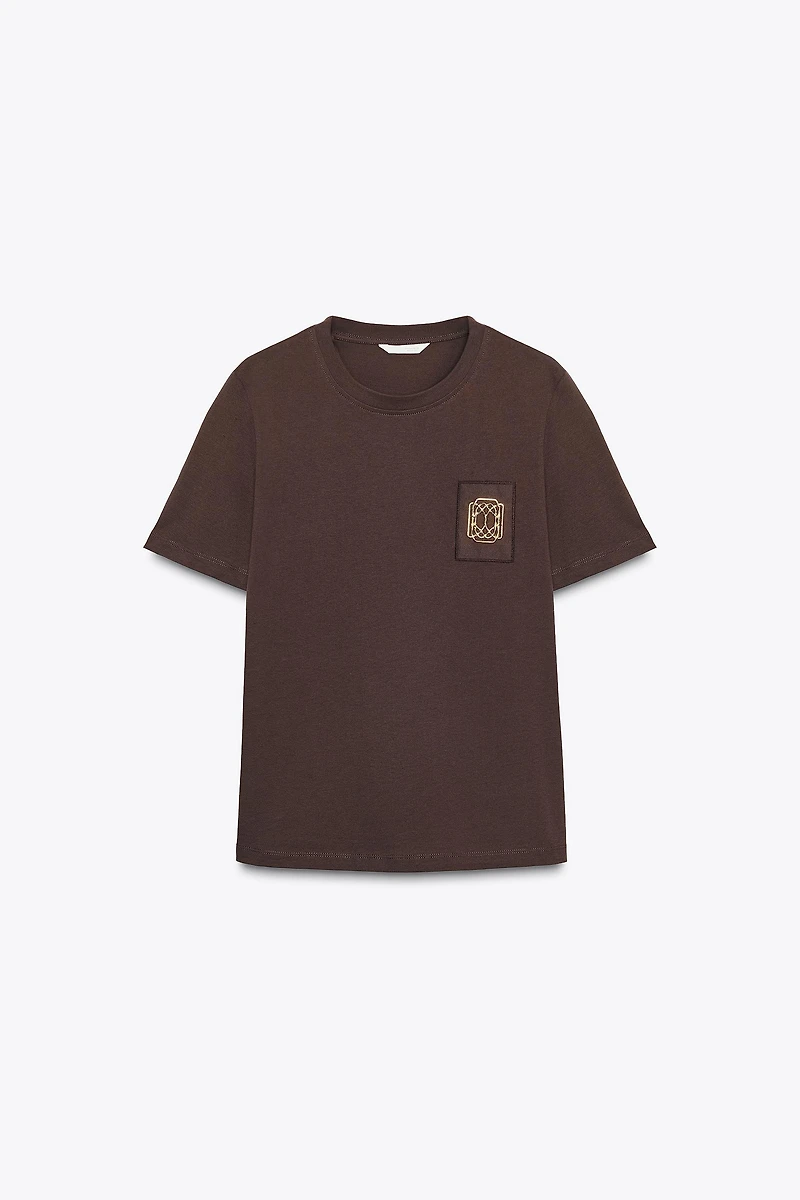 BROOCH T-SHIRT
