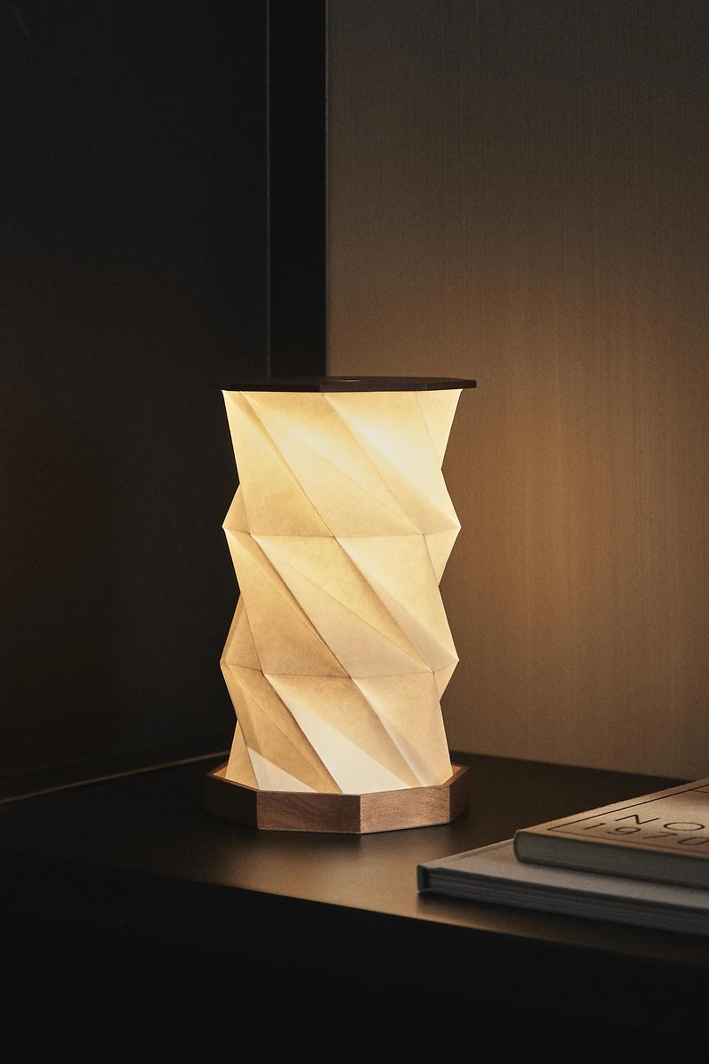 CORDLESS FOLDABLE TABLE LAMP