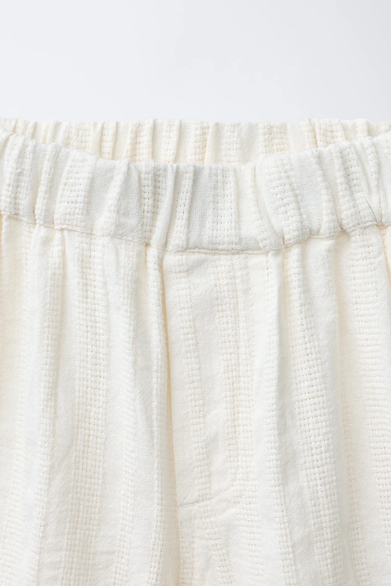 TEXTURED SHORTS