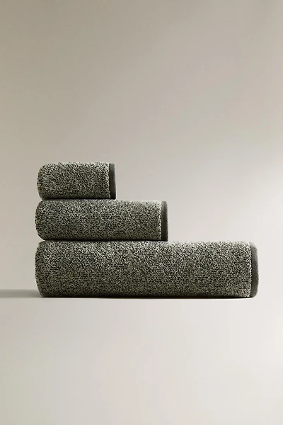 BATH TOWEL WITH A MELANGE-EFFECT