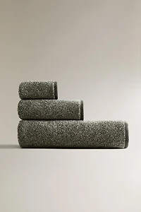 BATH TOWEL WITH A MELANGE-EFFECT