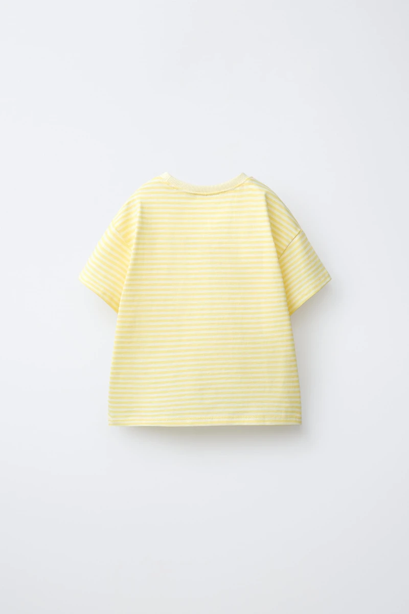 T-SHIRT À RAYURES ET DÉTAILS EN RELIEF