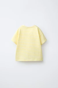 T-SHIRT À RAYURES ET DÉTAILS EN RELIEF