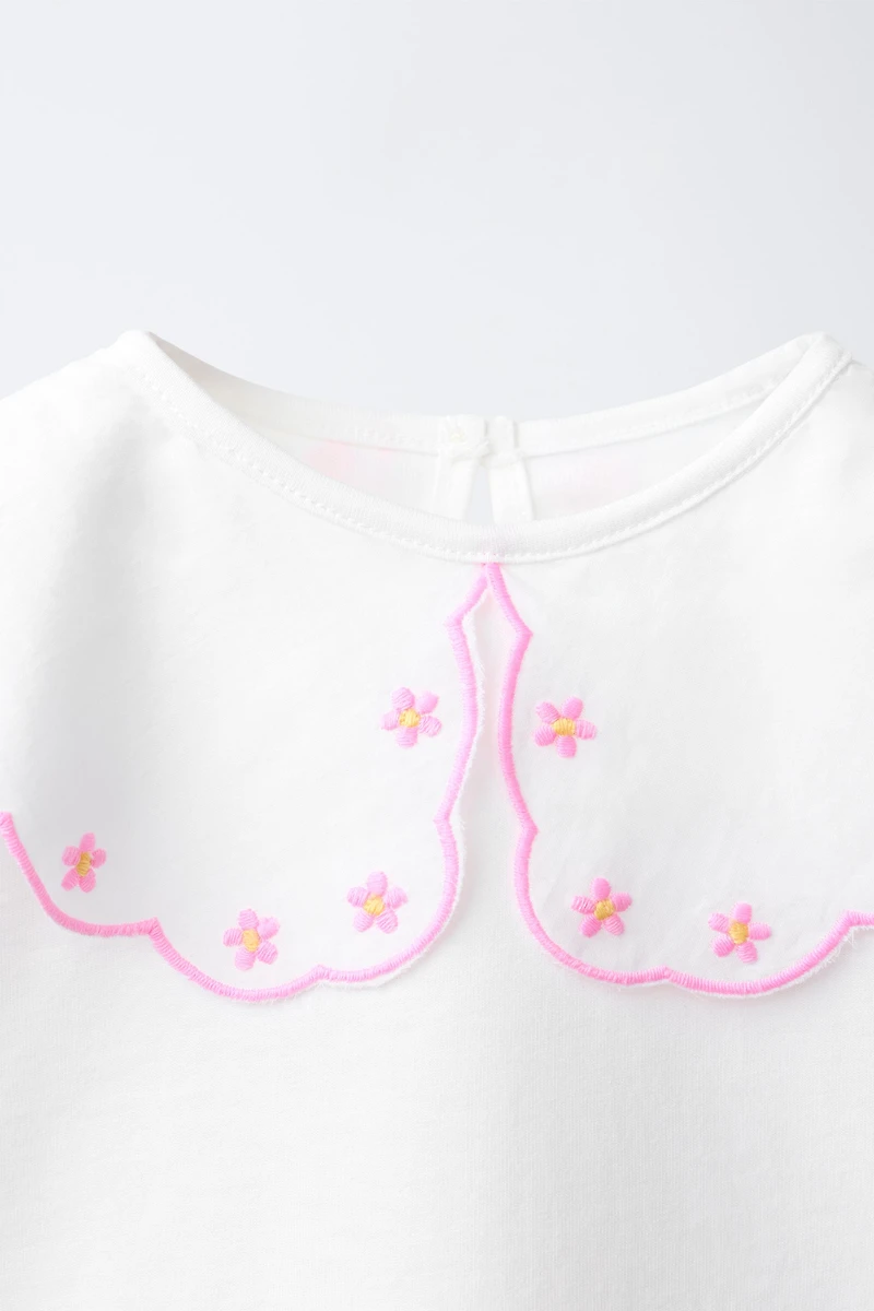 T-SHIRT À COL COMBINÉ BRODÉ