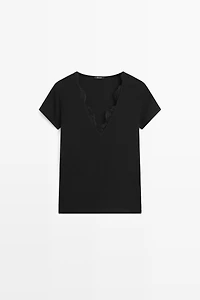V-neck T-shirt with lace detail
