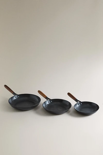 IRON FRYING PAN