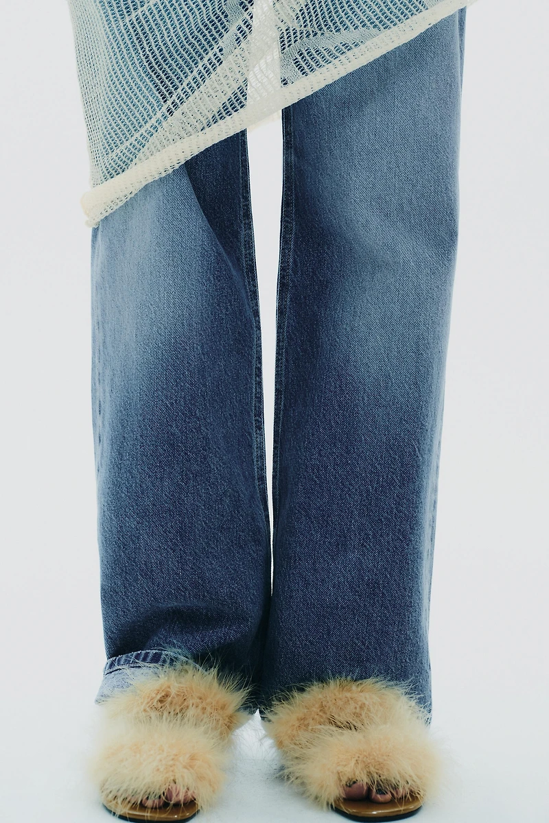 FEATHER STRAP SANDALS