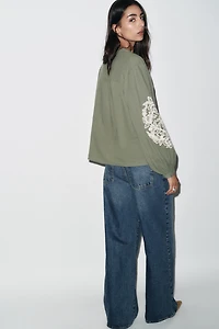 CONTRAST EMBROIDERY BLOUSE