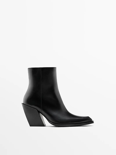 Heeled cowboy boots