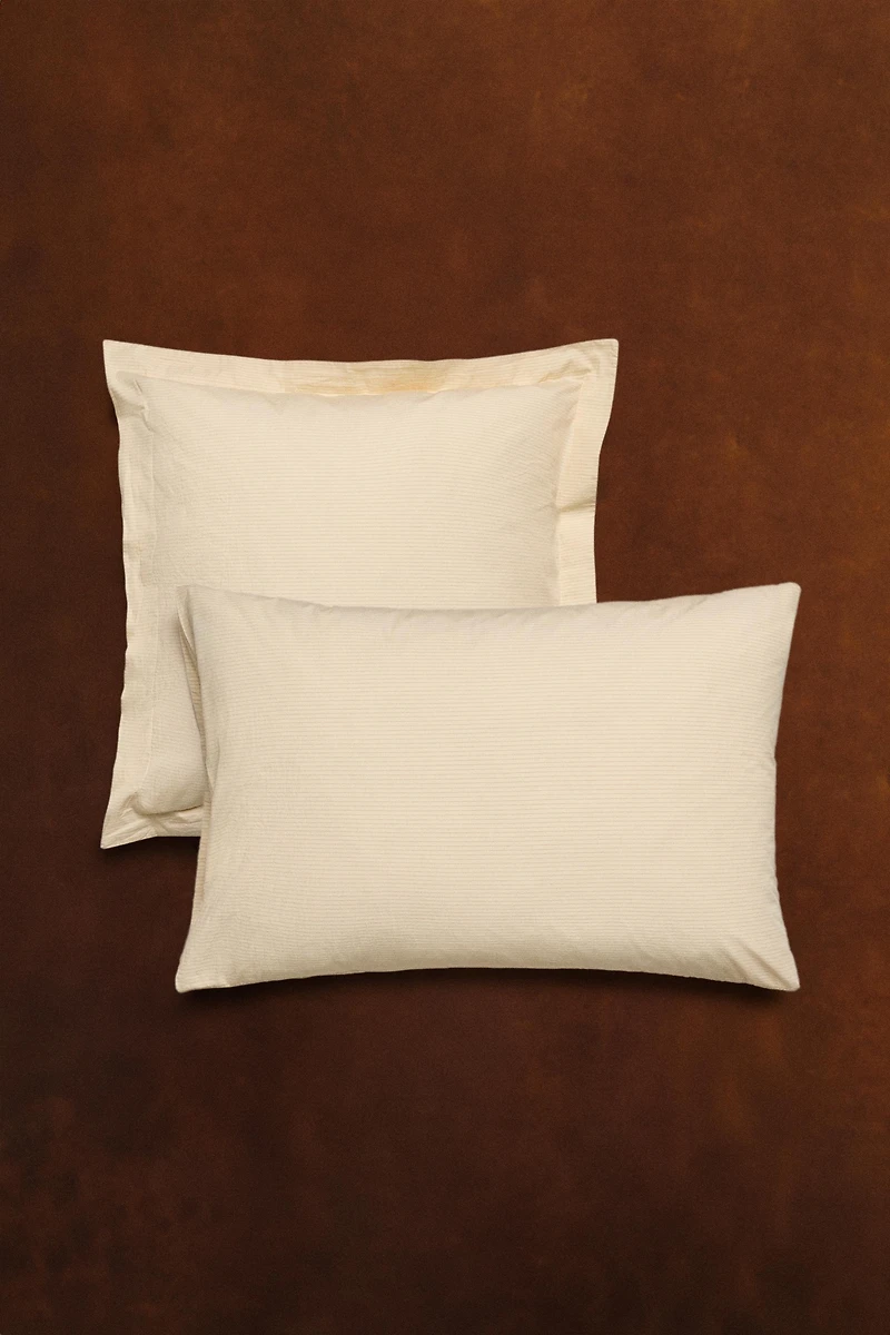 STRIPED PRINT PILLOWCASE