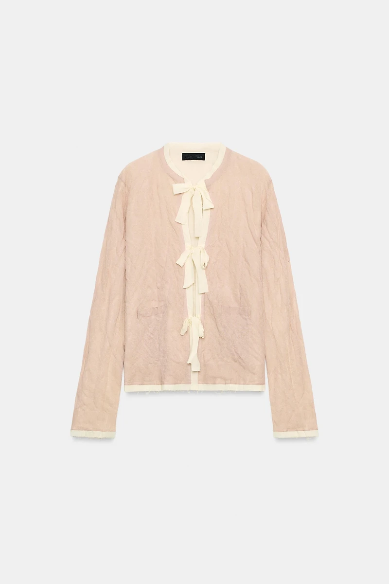 VESTE EN MAILLE AVEC LACETS