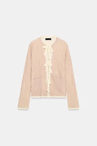VESTE EN MAILLE AVEC LACETS