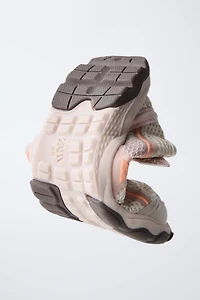 BAREFOOT SNEAKERS