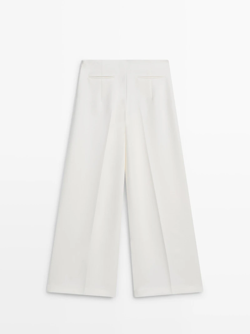 Wide-leg voluminous trousers