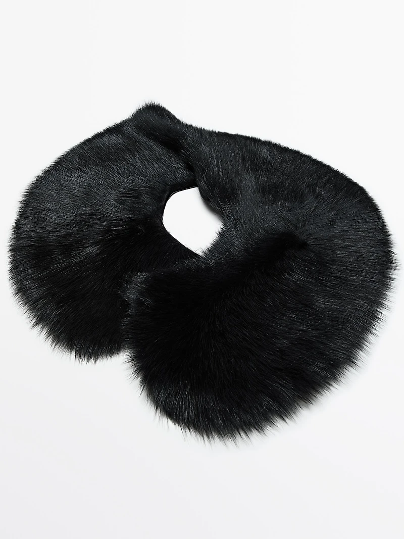 Lambskin collar