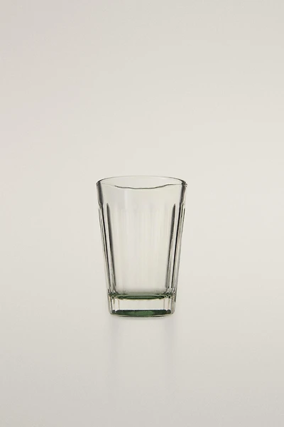 RAISED GLASS TUMBLER WITH A COLORED BASE