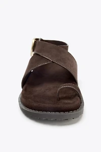 SUEDE TOE LOOP BUCKLE SANDALS