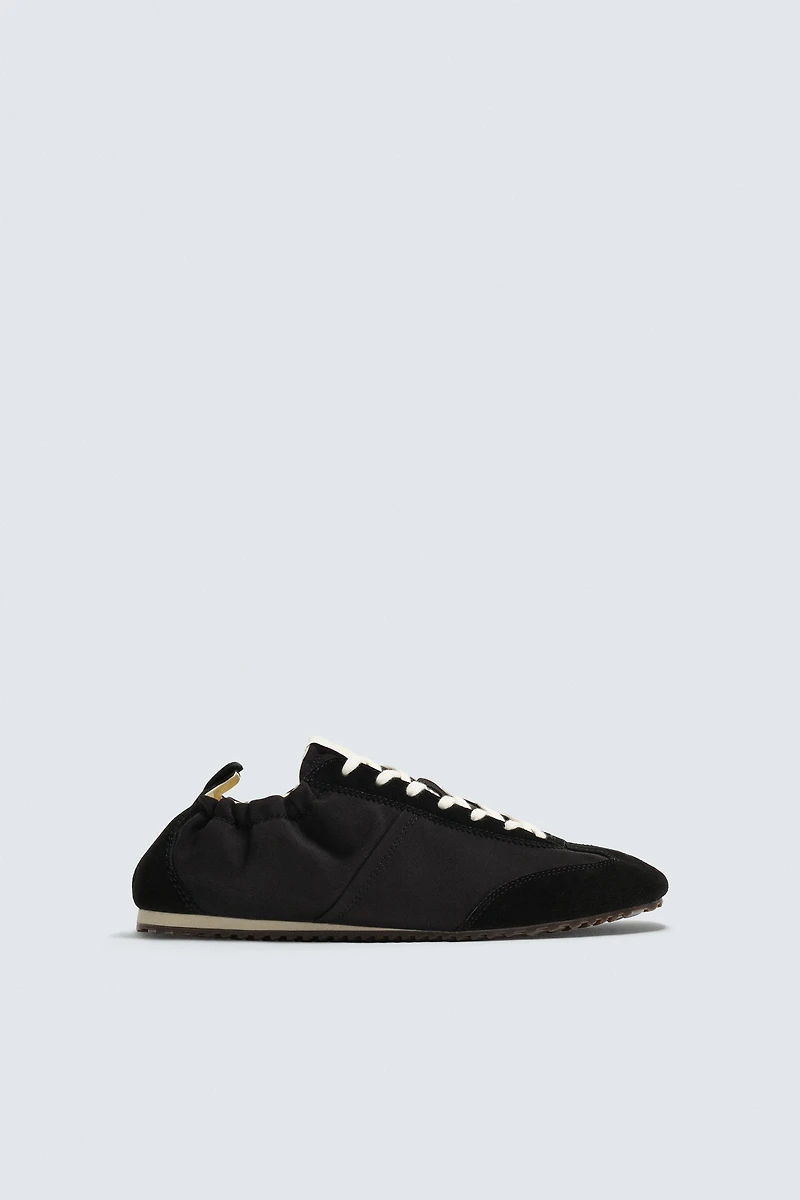 RETRO-STYLE SNEAKERS