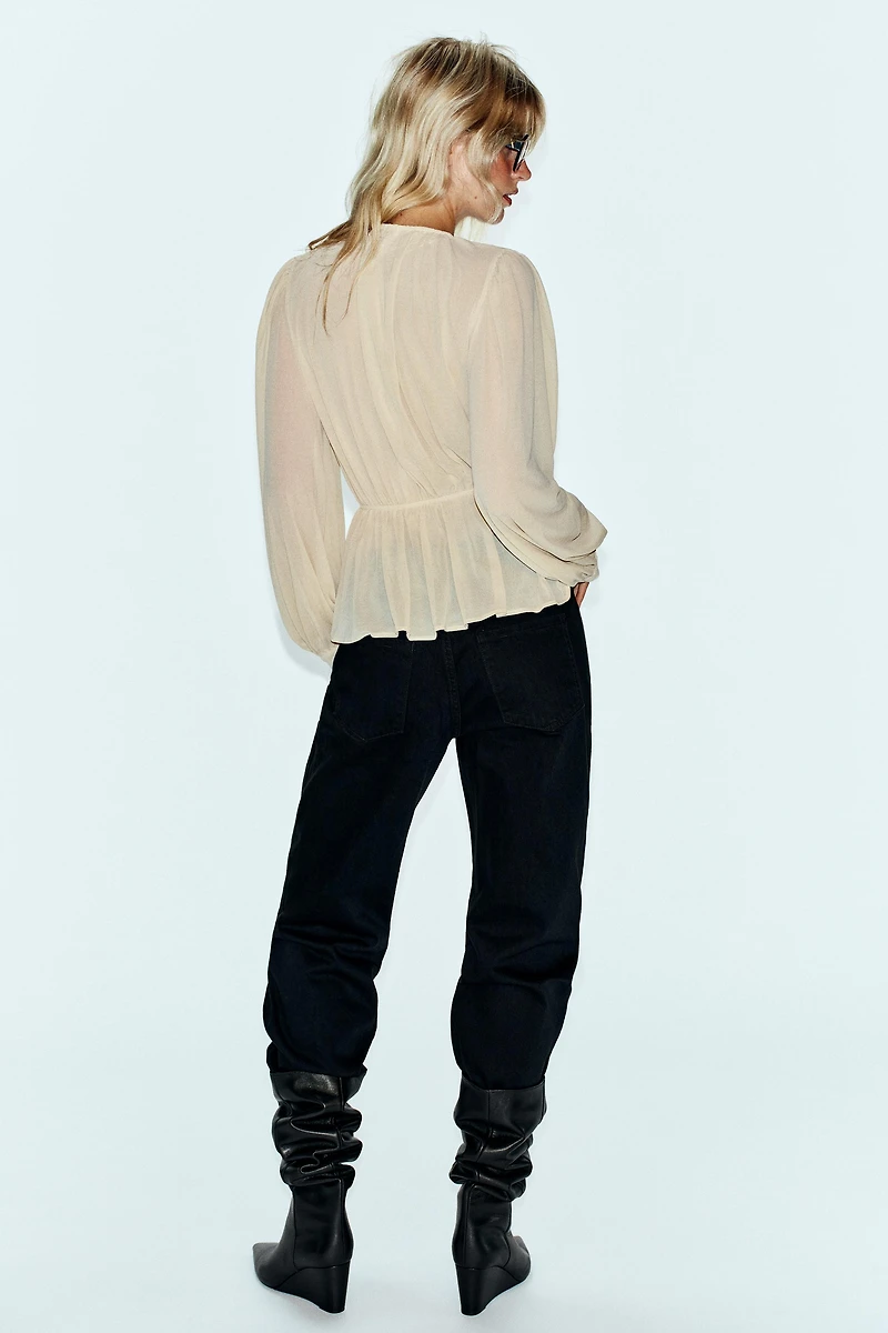 BLOUSE ROMANTIQUE À POMPONS