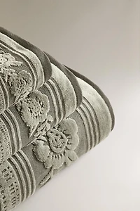 VELOUR JACQUARD BATH TOWEL