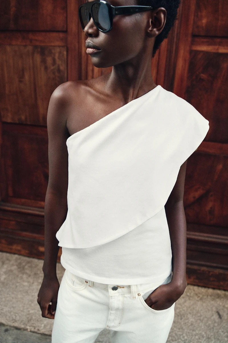 ASYMMETRIC INTERLOCK TOP