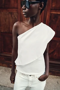 ASYMMETRIC INTERLOCK TOP