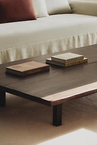 LOW-LEGGED COFFEE TABLE