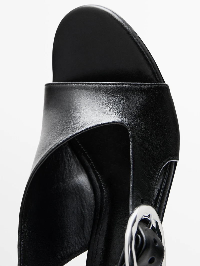 High-heel sandals with buckle