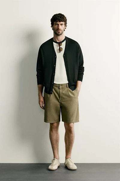 REGULAR FIT PLEATED SHORTS