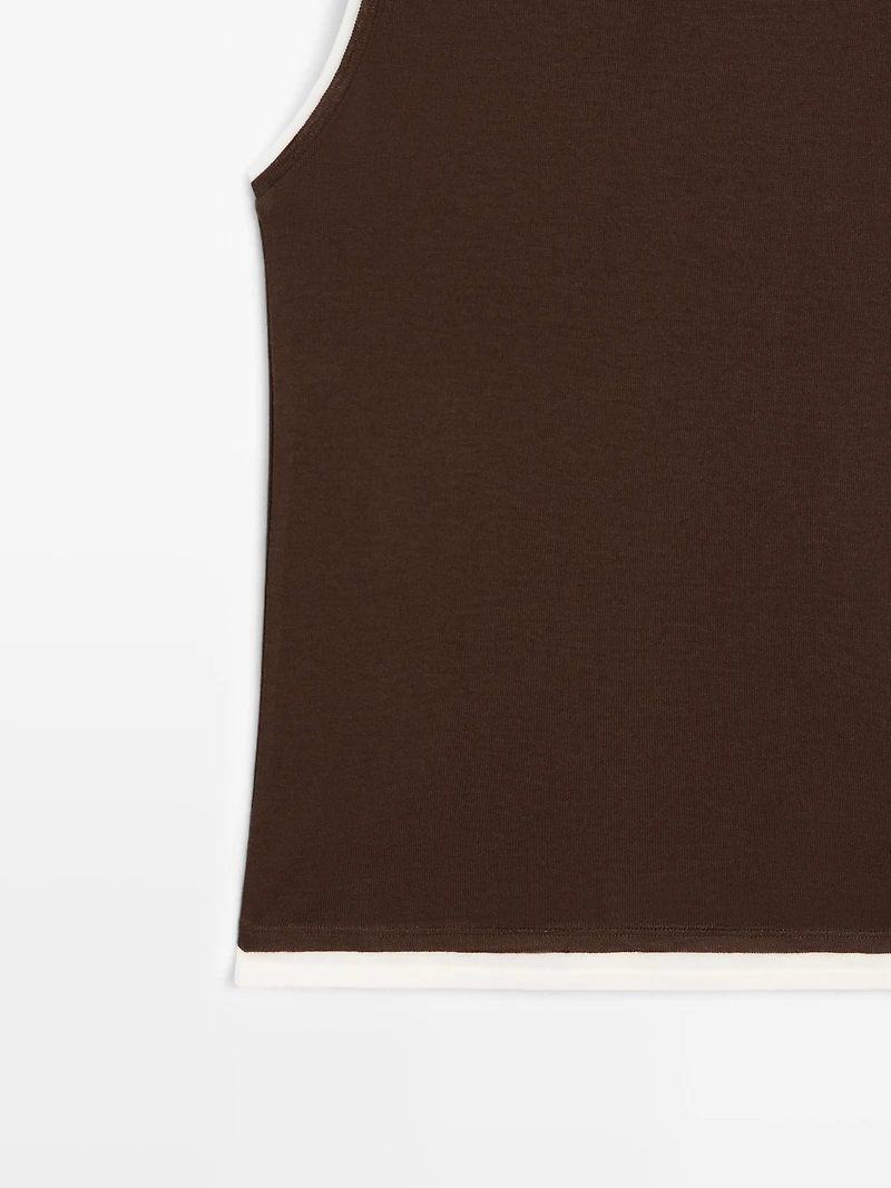 Sleeveless T-shirt with double trim