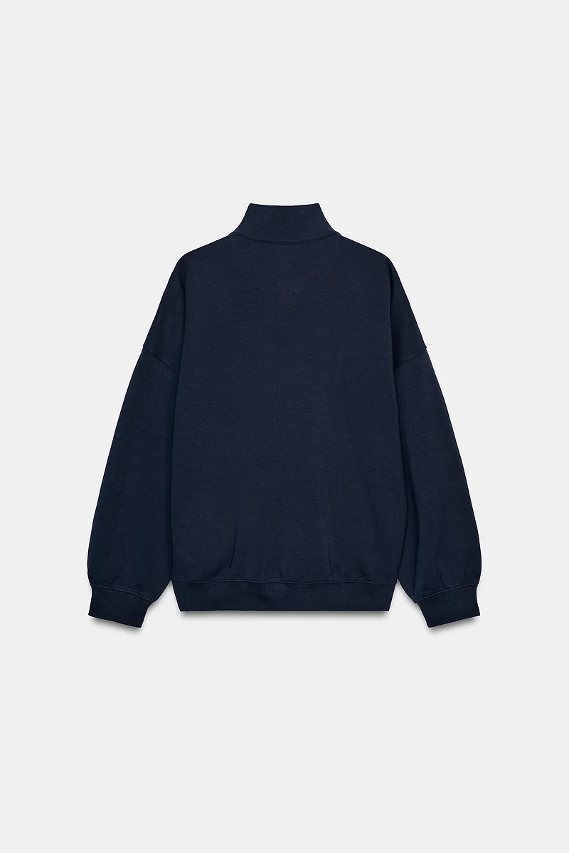 OVERSIZED ZIP-UP SWEATSHIRT