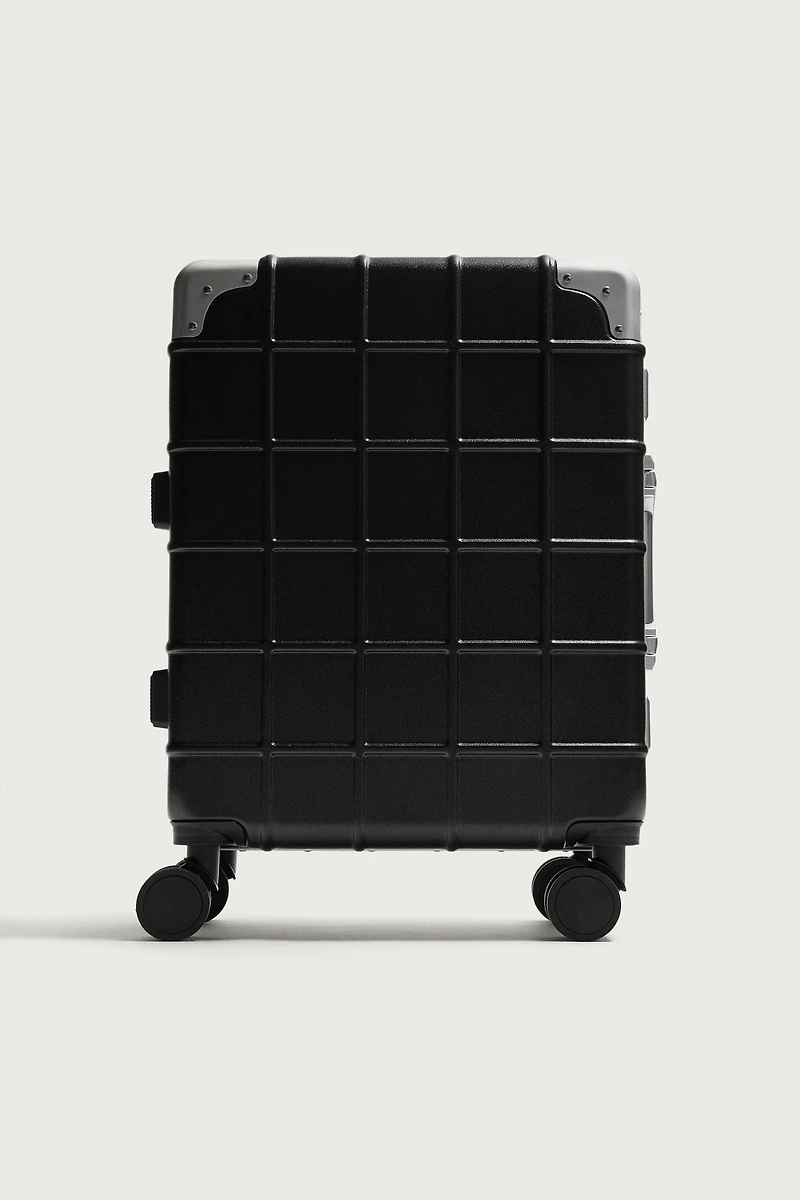 TRAVEL SUITCASE