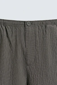 PANTALON FLUIDE À RAYURES ET EFFET FROISSÉ