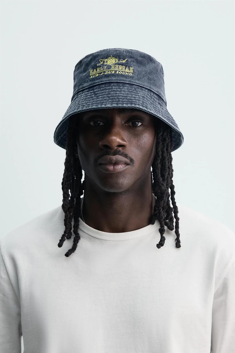 CONTRAST EMBROIDERED WASHED BUCKET HAT