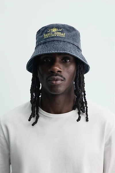 CONTRAST EMBROIDERED WASHED BUCKET HAT